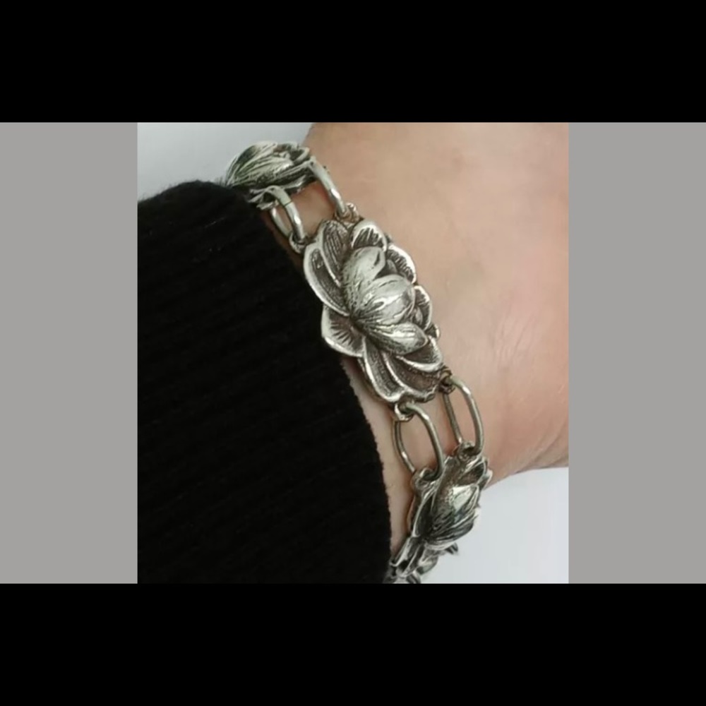 Vintage silver lotus flowers bracelet